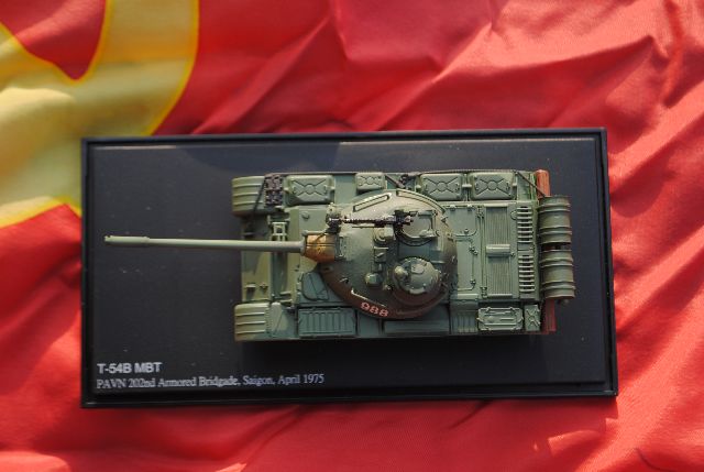 Hobby Master HG3312  T-54B MBT PAVN 202nd Armored Brigade, Siagon, April 1975
